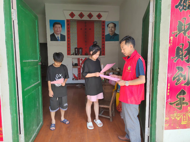洞口县古楼乡狮子村开展防溺水宣传教育活动