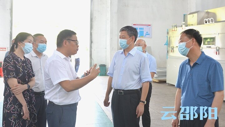 严华到企业开展万名干部联万企“送政策、解难题、优服务”行动