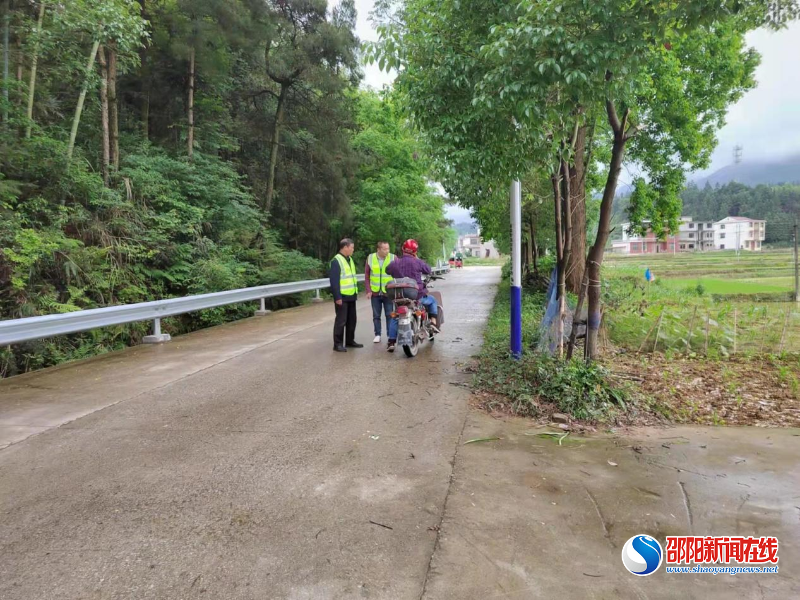 洞口县毓兰镇侯家村依托“两站两员” 织密农村道路“安全网”