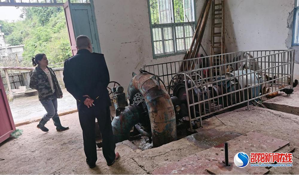新宁县安山乡河长办开展隐患消除大排查