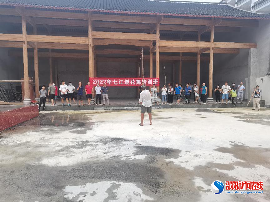 隆回县北山镇“寻根”七江炭花舞