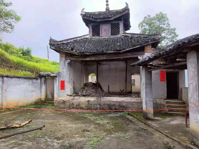 洞口县杨林镇依法拆除存在房屋安全隐患宗教活动场所