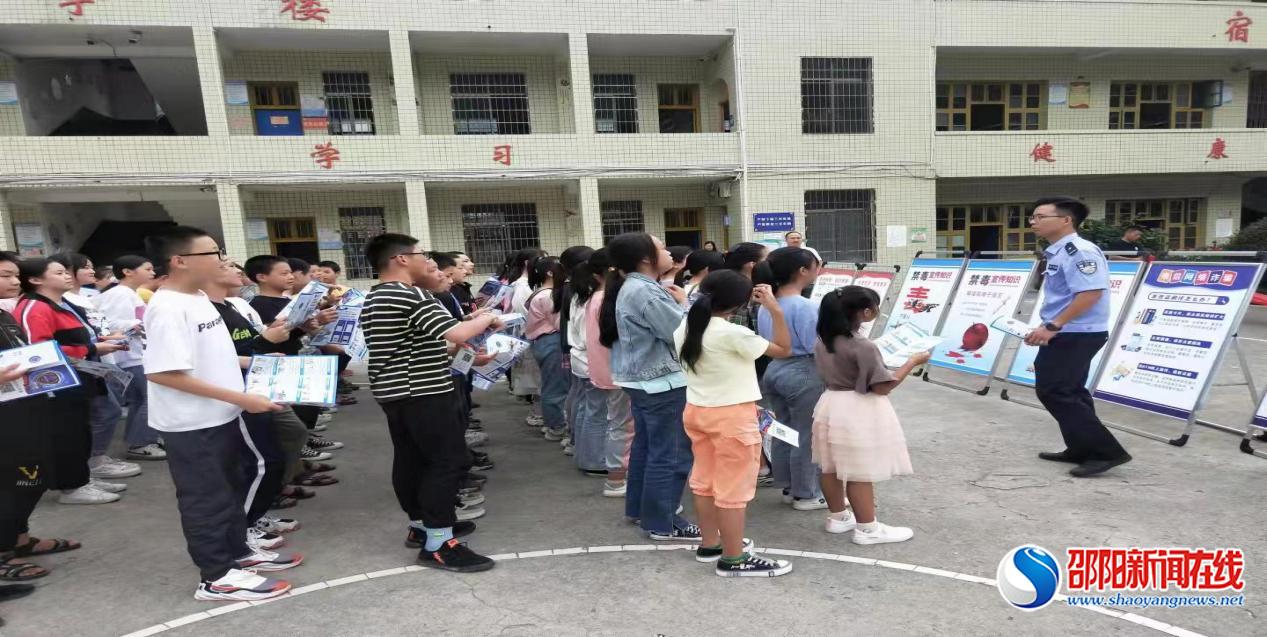 新宁县黄金瑶族乡：开展“禁毒、反电诈、反邪教”宣传进校园活动