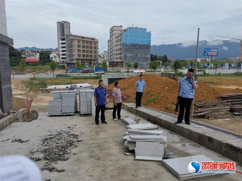 邵阳市生态环境局洞口分局联合多部门对建筑工地进行检查