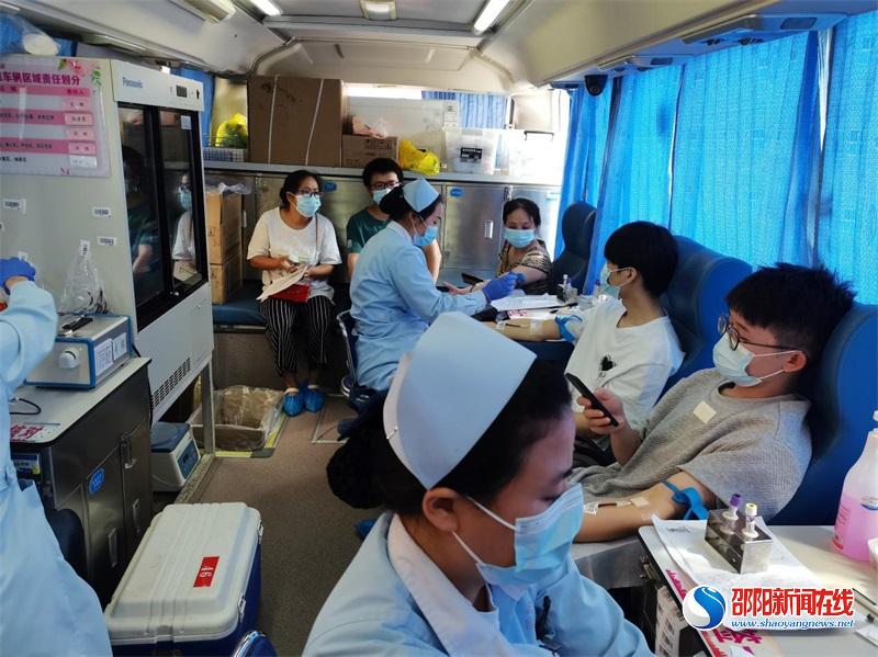 洞口县毓兰镇干部群众积极参与献血活动