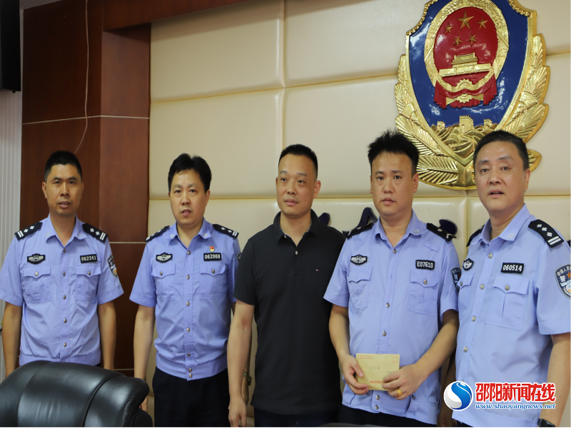 邵阳市公安局领导慰问邵东因公受伤辅警