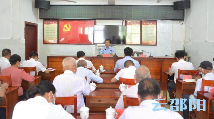 严华在城步为基层党员上党课并参加市人大代表小组主题活动