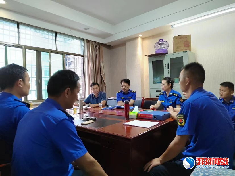 洞口县城管局：不惧高温“烤”验，守护城区生态环境