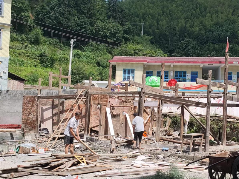 新宁县黄金瑶族乡开展居民自建房安全隐患整治