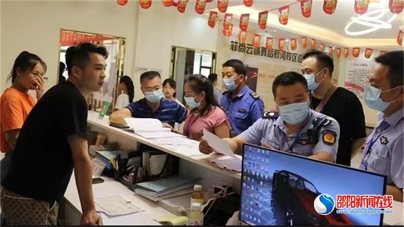 隆回县副县长张胤率队开展校外违规培训集中整治行动