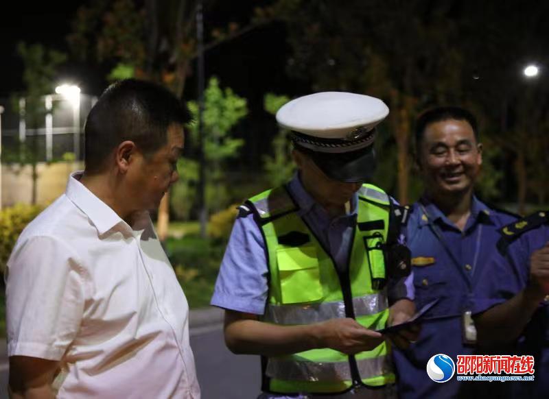 隆回县：刘咏波实地督导工程运输车集中整治工作