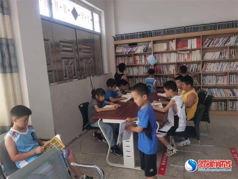 新宁县安山乡开展全民阅读暨“护苗·绿书签”活动