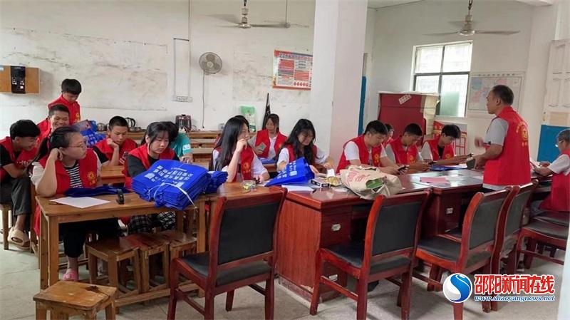 洞口县黄桥镇：一抹“志愿红”点亮故乡情