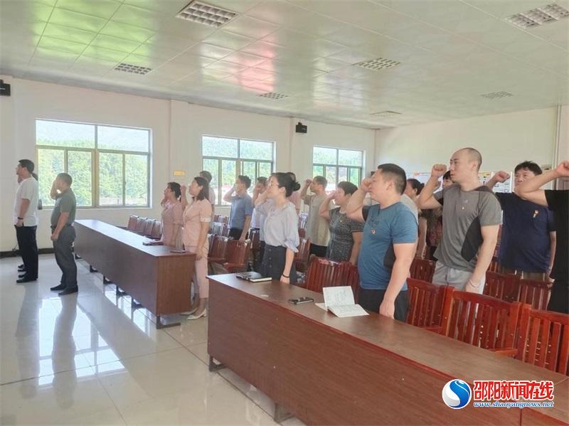 洞口县石柱镇机关党支部召开“喜迎二十大，永远跟党走”暨七月份主题党日活动