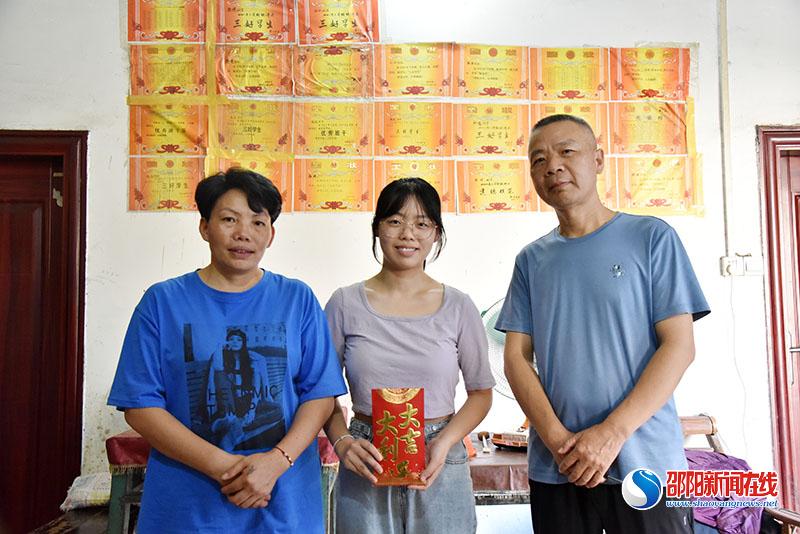 隆回县财政局牵线搭桥 爱心企业捐资助学