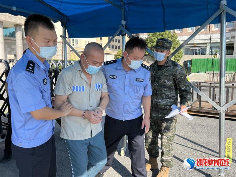 城步法院法警大队顺利完成异地长途押解任务
