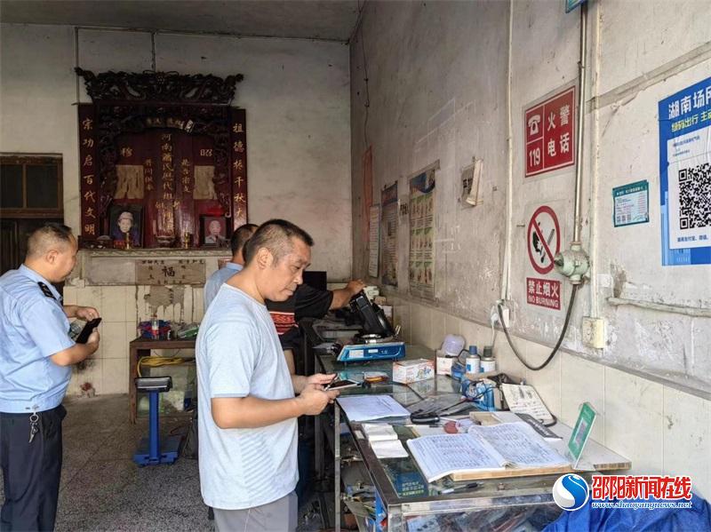 洞口县月溪镇与江口市监所联合开展燃气安全大排查
