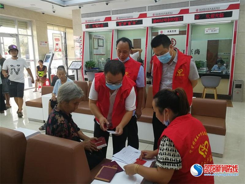隆回县荷香桥镇特事特办将温暖服务送上门