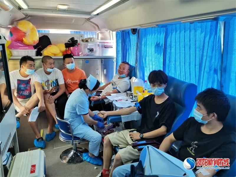 隆回县七江镇组织政协委员义务献血 传递爱心