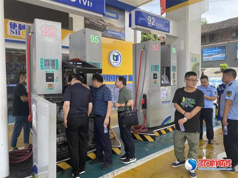 邵阳市成品油市场“打非治违”百日行动检查组助力洞口生态环境“利剑”行动