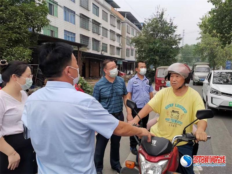 洞口县花园镇人民政府为开学季保驾护航