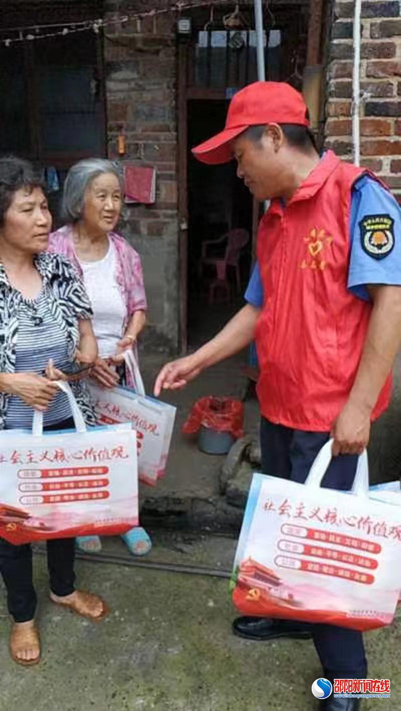 邵阳县城管局积极开展“反邪教”宣传活动