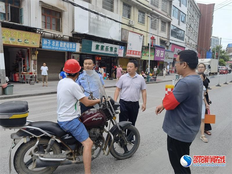 洞口县黄桥镇持续开展道路交通安全“集中整治行动月”暨摩托车、电动车“戴帽工程”专项行动