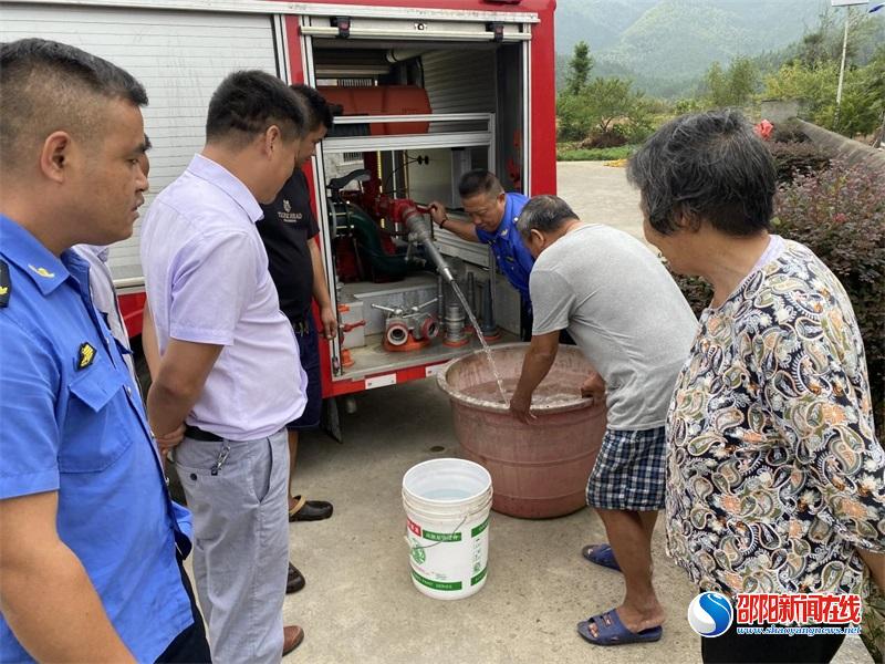 洞口县毓兰镇：“渴”不容缓 消防抗旱解民忧