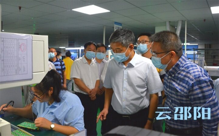 严华在邵阳经开区企业开展“送政策、解难题、优服务”行动：以一流营商环境助推高质量发展