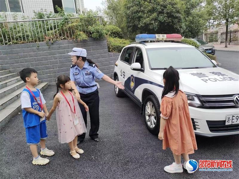 邵阳县公安局交警大队到石齐学校开展开学季学生交通安全宣传