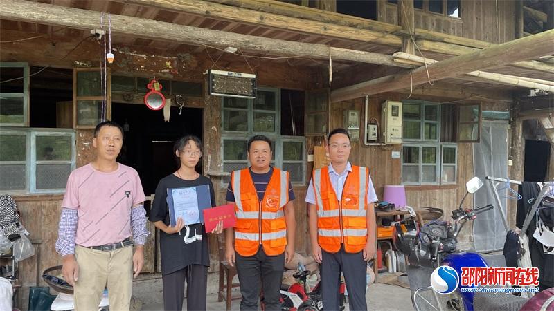 ​中交二航局洞口公路项目开展金秋助学活动