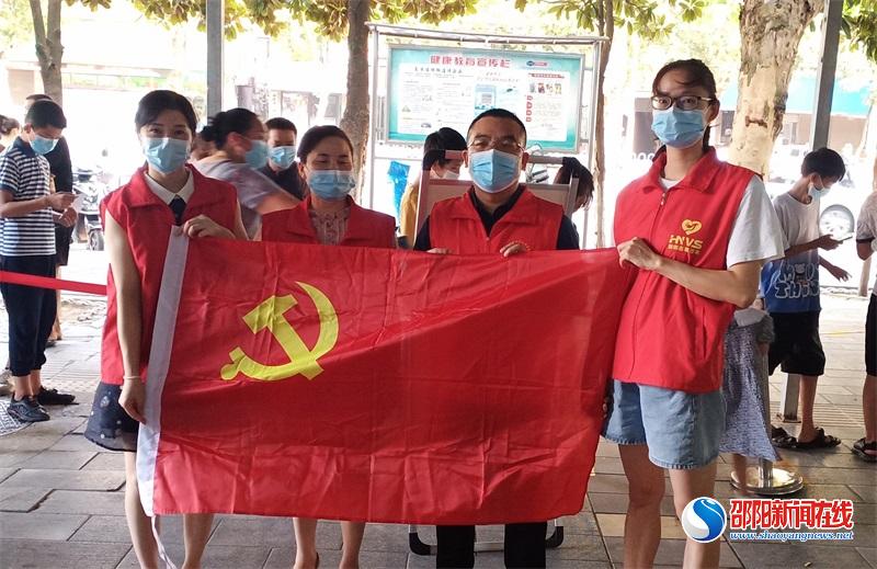 邵阳市中医医院机关第十二党支部助力核酸检测工作