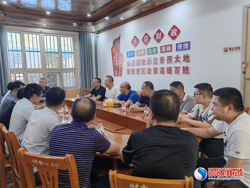 绥宁县财政局到隆回县滩头镇财政所交流财政管理工作