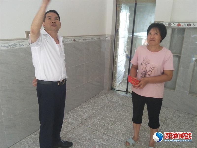 邵阳市生态环境局洞口分局开展“心系困难群众、情暖困难职工”中秋慰问活动