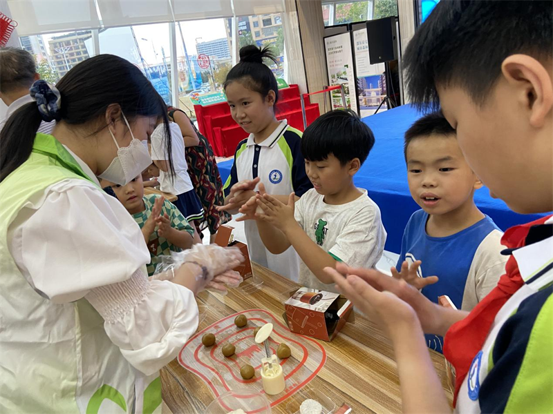 邵东市民政局：五社联动聚合力 情暖中秋携爱同行