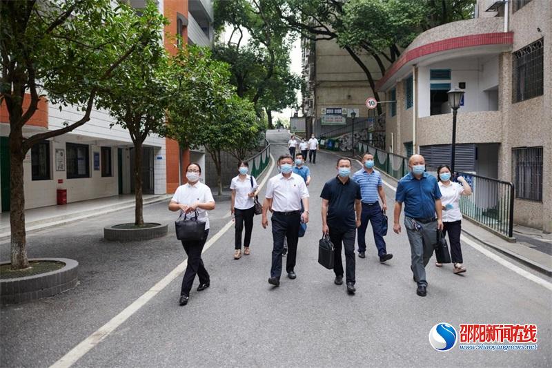 市委第二巡察组到邵阳市第六中学检查开学工作