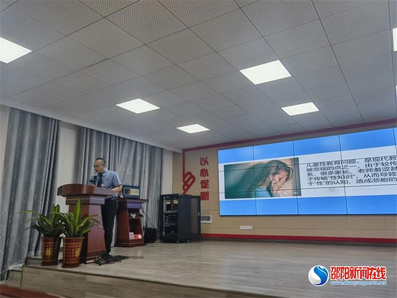邵阳县人民检察院开展法治宣传进校园 讲好“开学第一课”