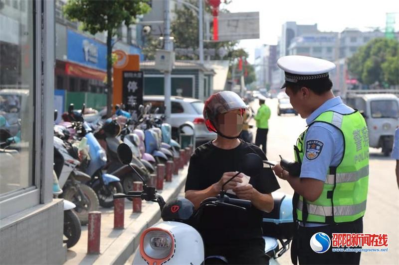 隆回交警持续开展交通秩序整治行动