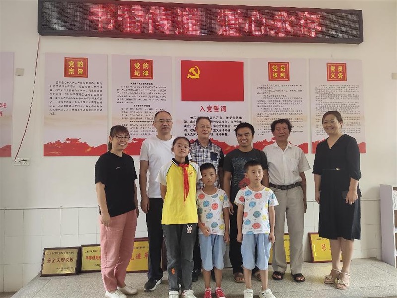 北塔区新滩镇街道办事处：情系贫困学子 关爱温暖心间