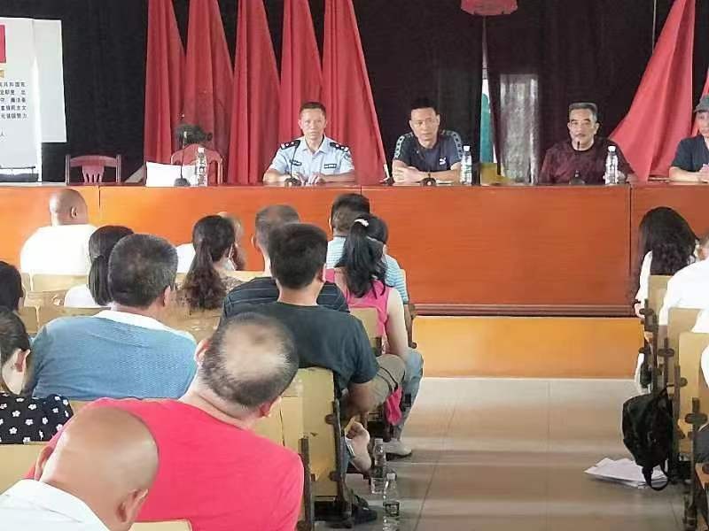 洞口县交警大队高沙中队召开校车安全工作会议