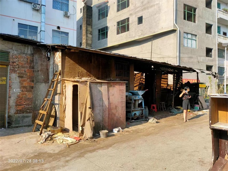 洞口县黄桥镇依法拆除安全隐患经营性自建房