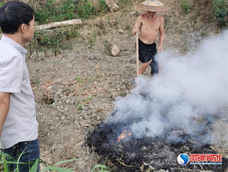 隆回县三阁司镇扎实推进秸秆禁烧助力蓝天保卫战