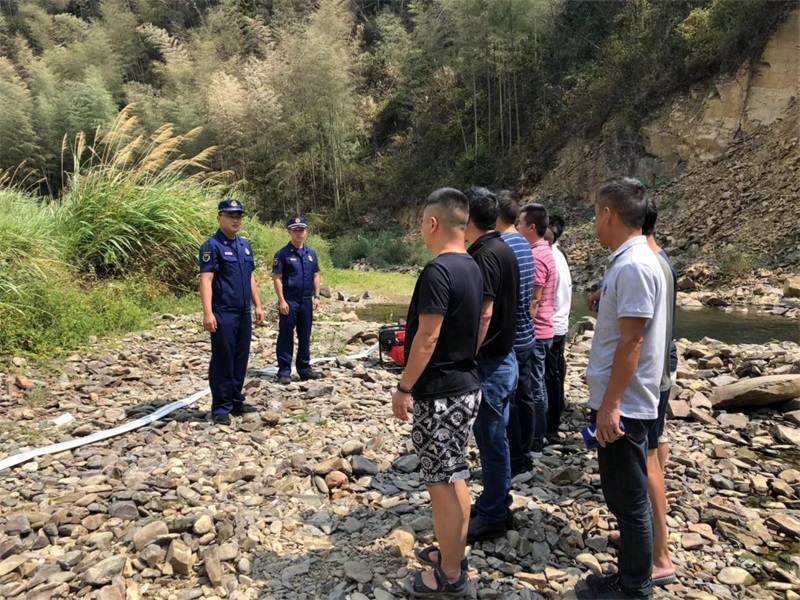 洞口县桐山乡开展消防安全知识培训和防灭火消防应急演练