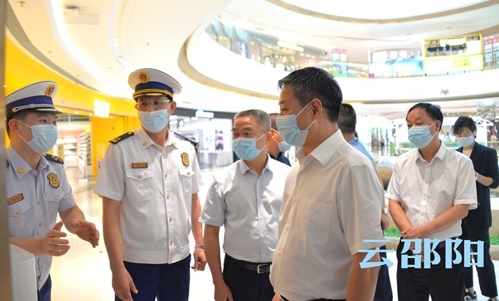 严华在市区暗访督导安全生产工作：全力保障人民群众生命财产安全