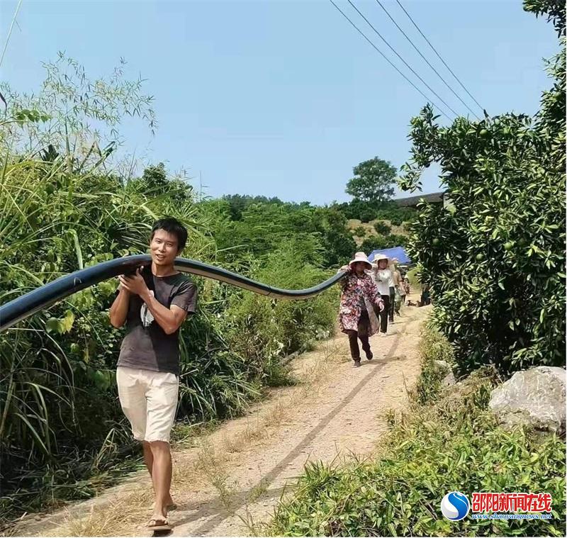 新宁县月汉脐橙合作社党支部在组织和带领果农抗击旱情中显身手