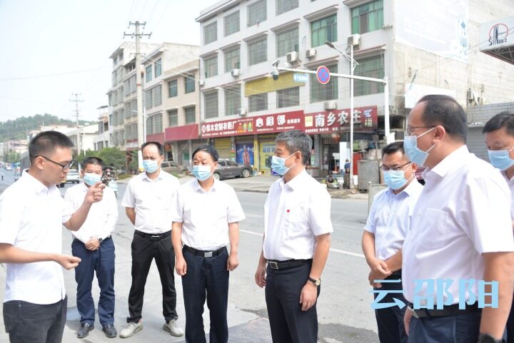 严华在武冈市调研督导农村道路交通安全和森林防火等工作