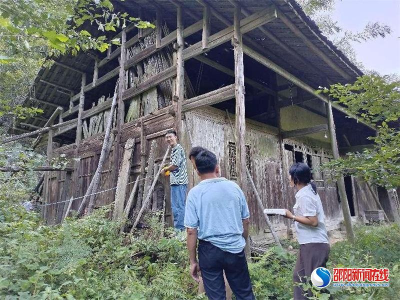 洞口县大屋瑶族乡岩龙村开展自建房安全隐患专项排查整治“回头看”