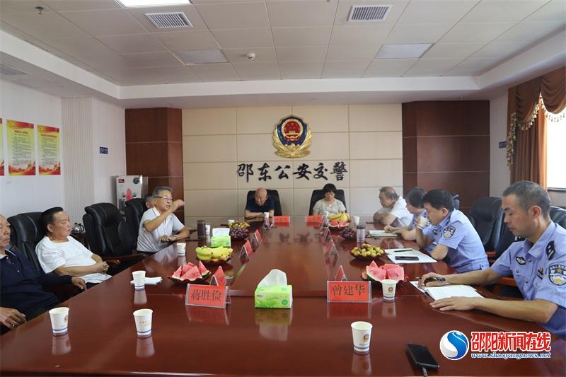 邵东交警召开重阳节退休干部座谈会