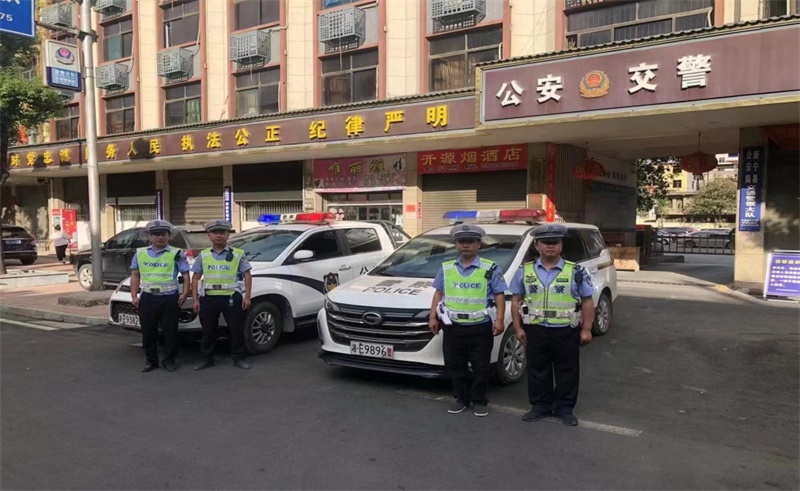 新宁：交警启动一级勤务全力护航国庆黄金周