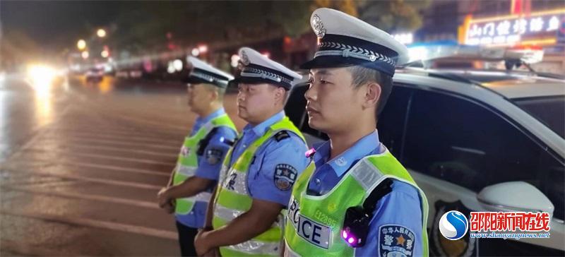 洞口县：公安交警国庆假期坚守岗位 忠诚履职护航平安路